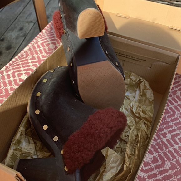 UGG Adele heeled Clog - As new with box US 6 - Picture 4 of 6